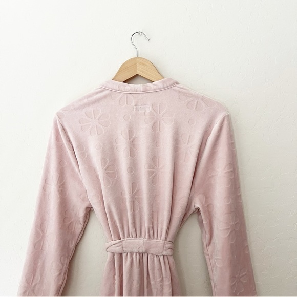Kate Spade Embossed Floral Plush Long-Sleeve Tie-Front Short Cozy Robe - Picture 9 of 10